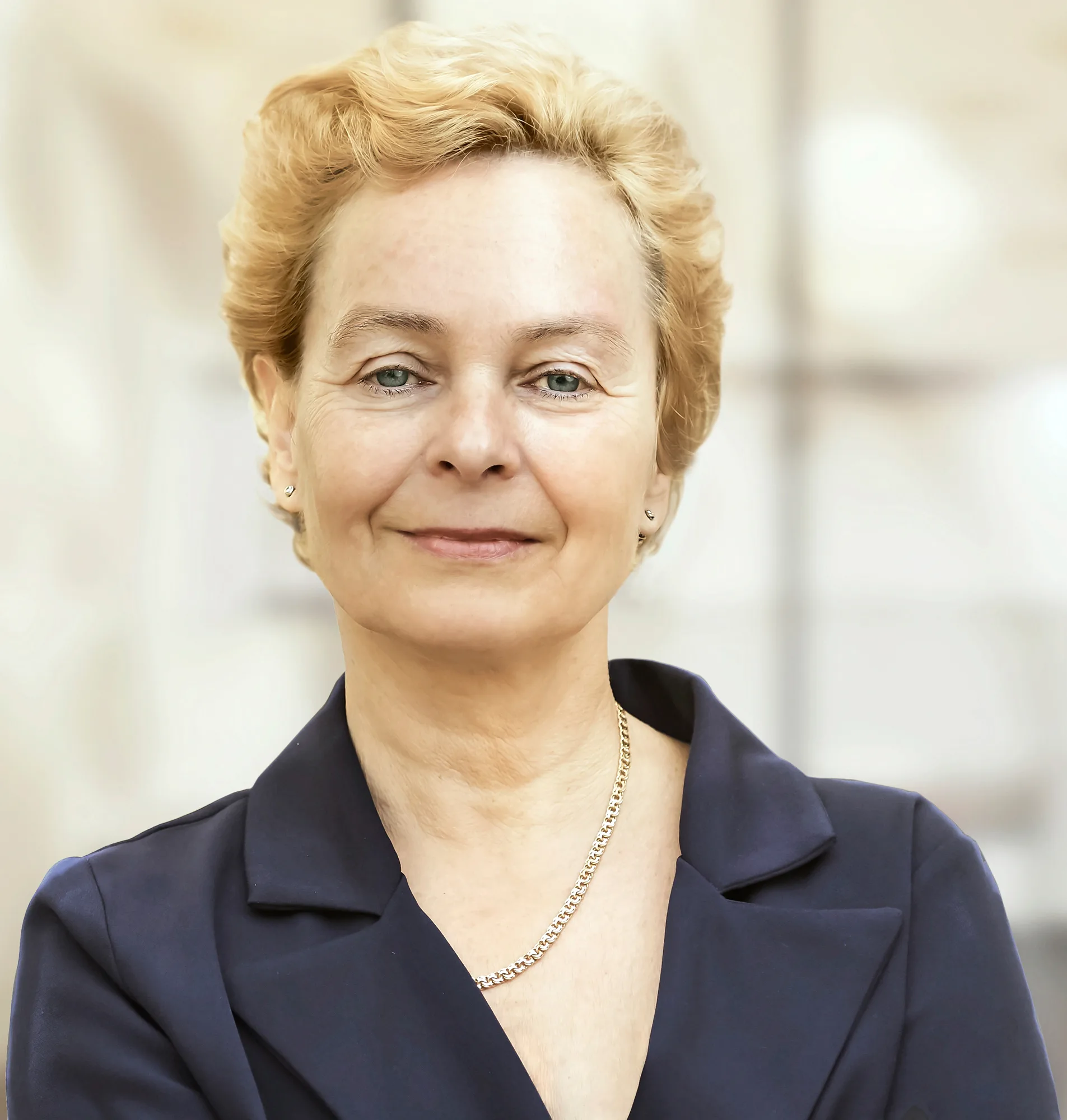 00-better-linked-unternehmensberatung-geschaeftsfuehrerin-corinna-haesele-expertin-fuer-pyschotherapie-teamentwicklung-und-unternehmnesberatung-II